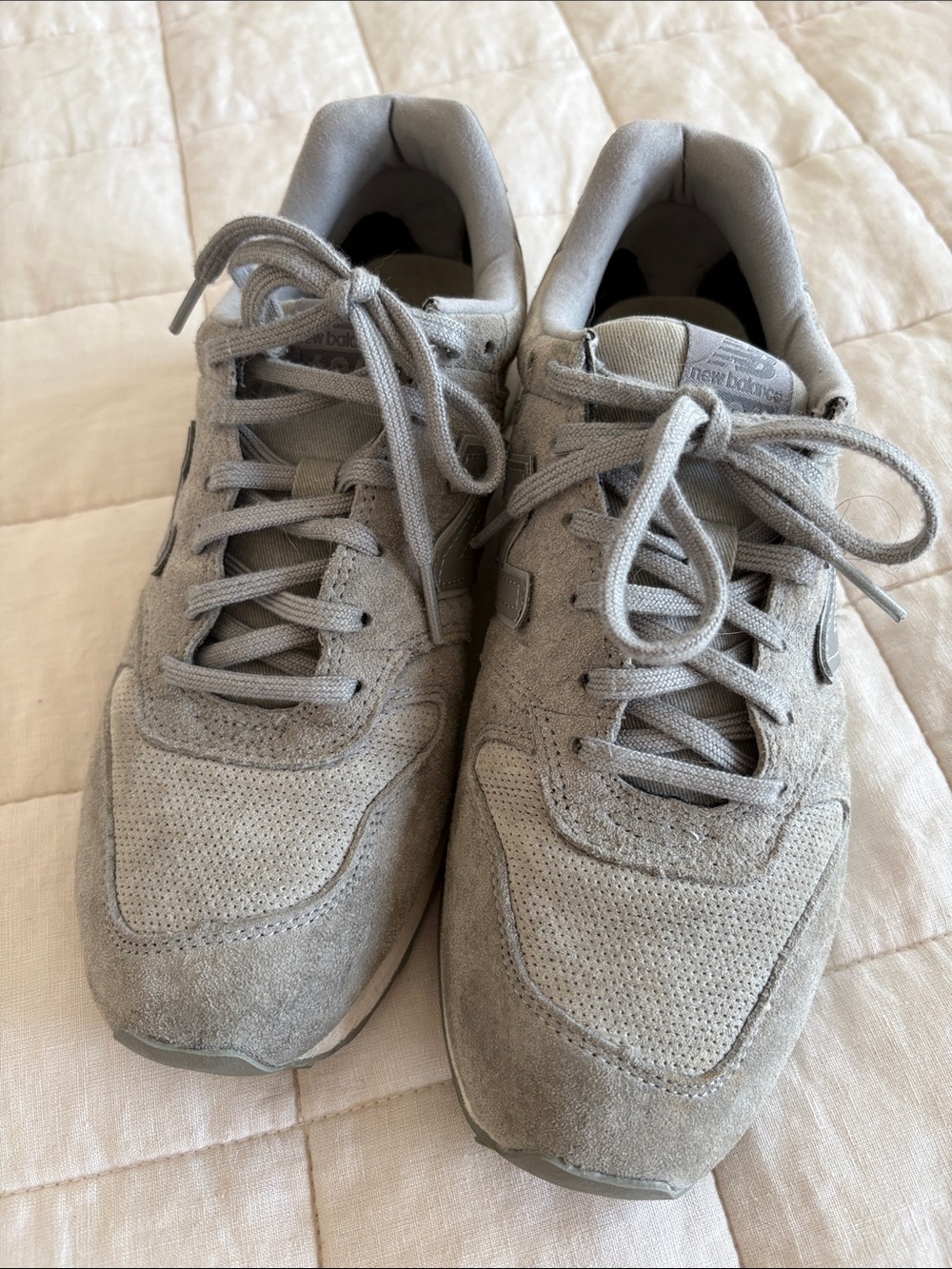 New Balance women’s Light Gray Suede Sneakers 9